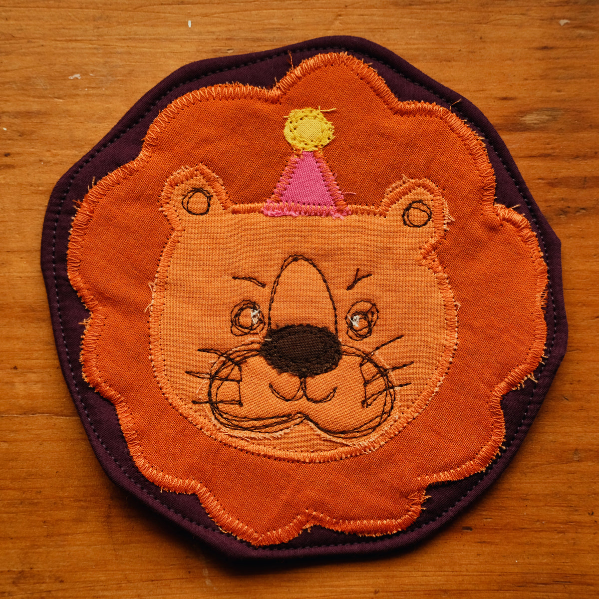 Sous-verre Clownimal Balthazar le lion sur fond mauve