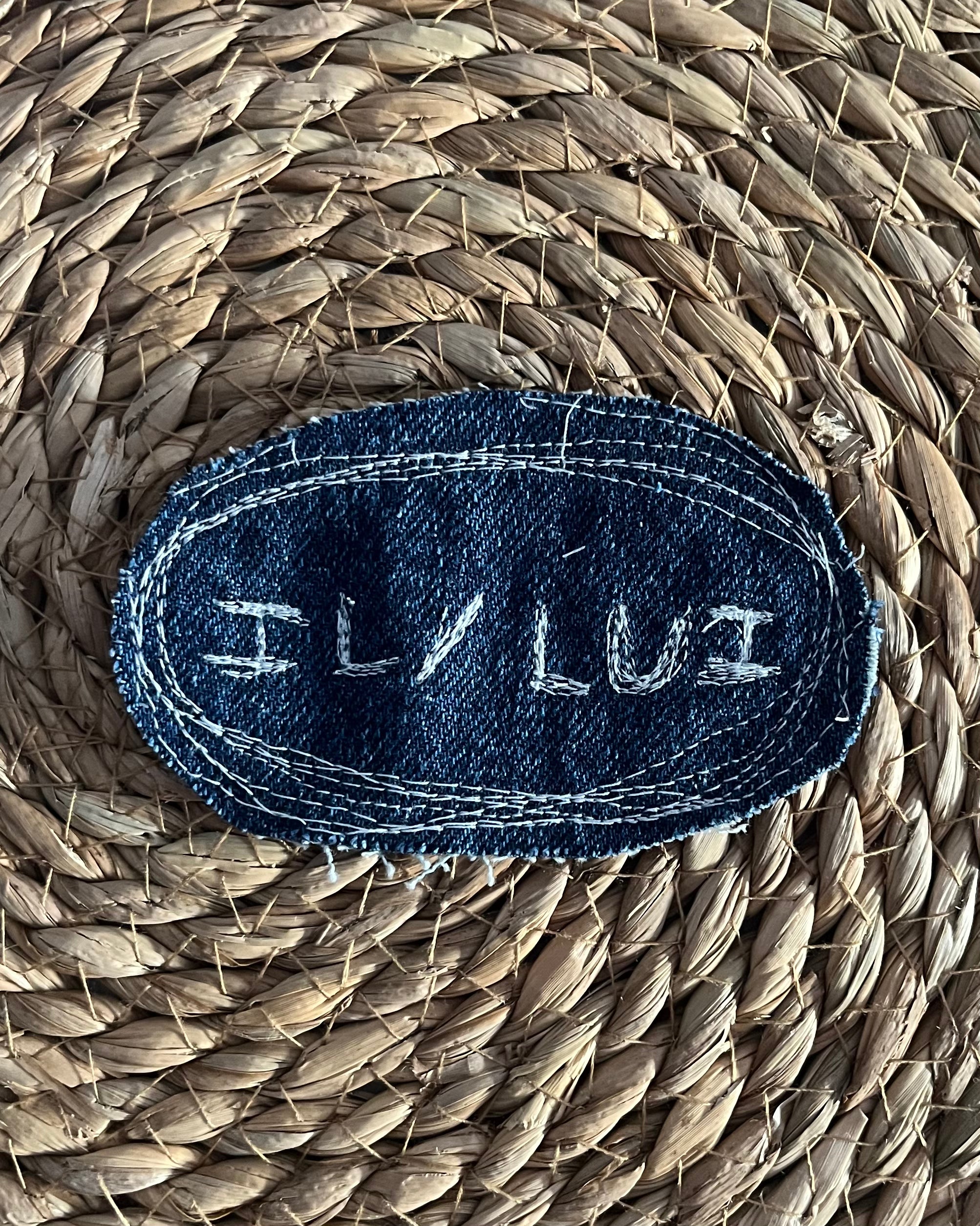 Pronoun pin IL/LUI, denim offcut