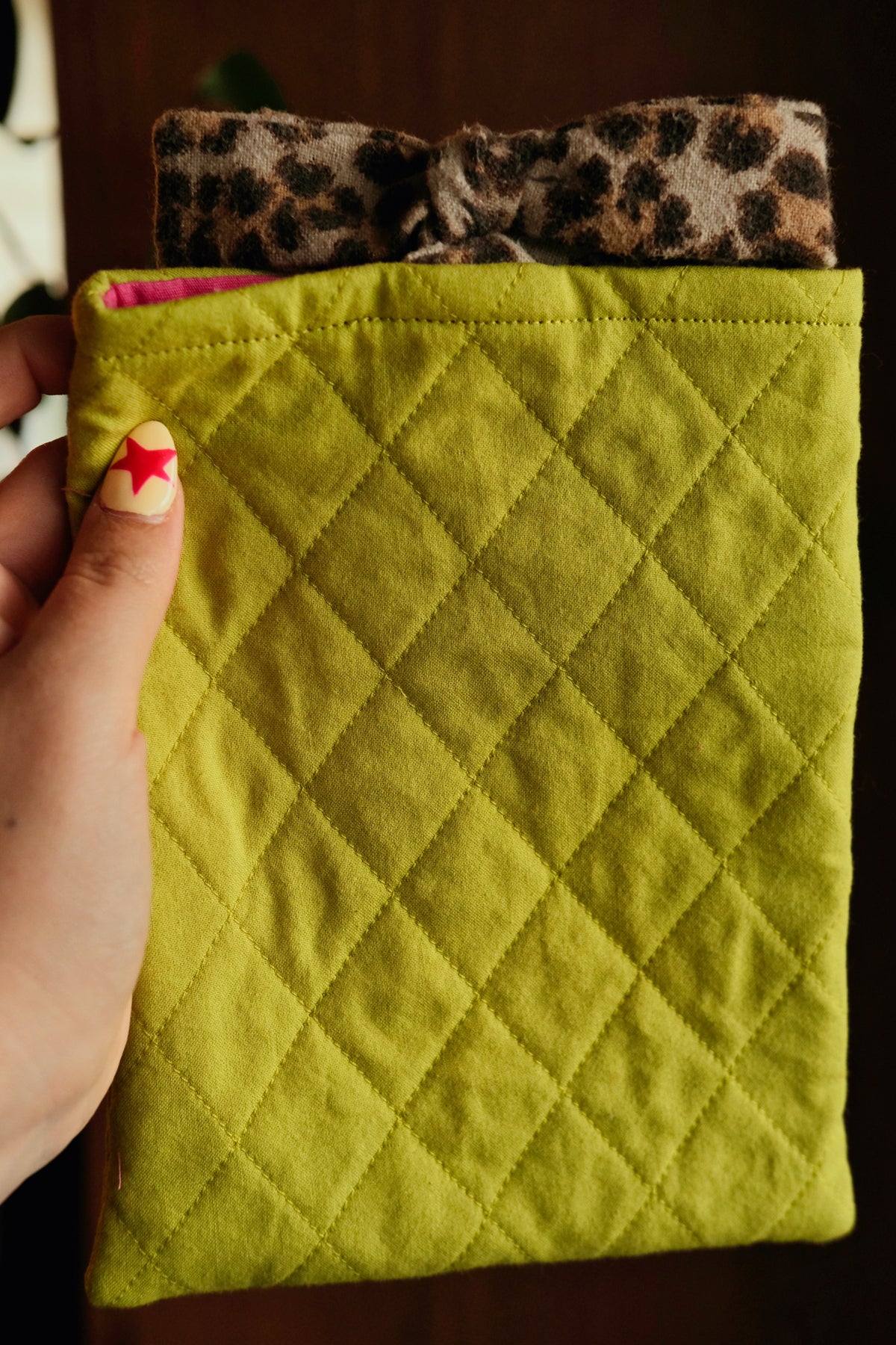 Pochette pour liseuse upcyclée chartreuse (Kindle Basic/Paperwhite)