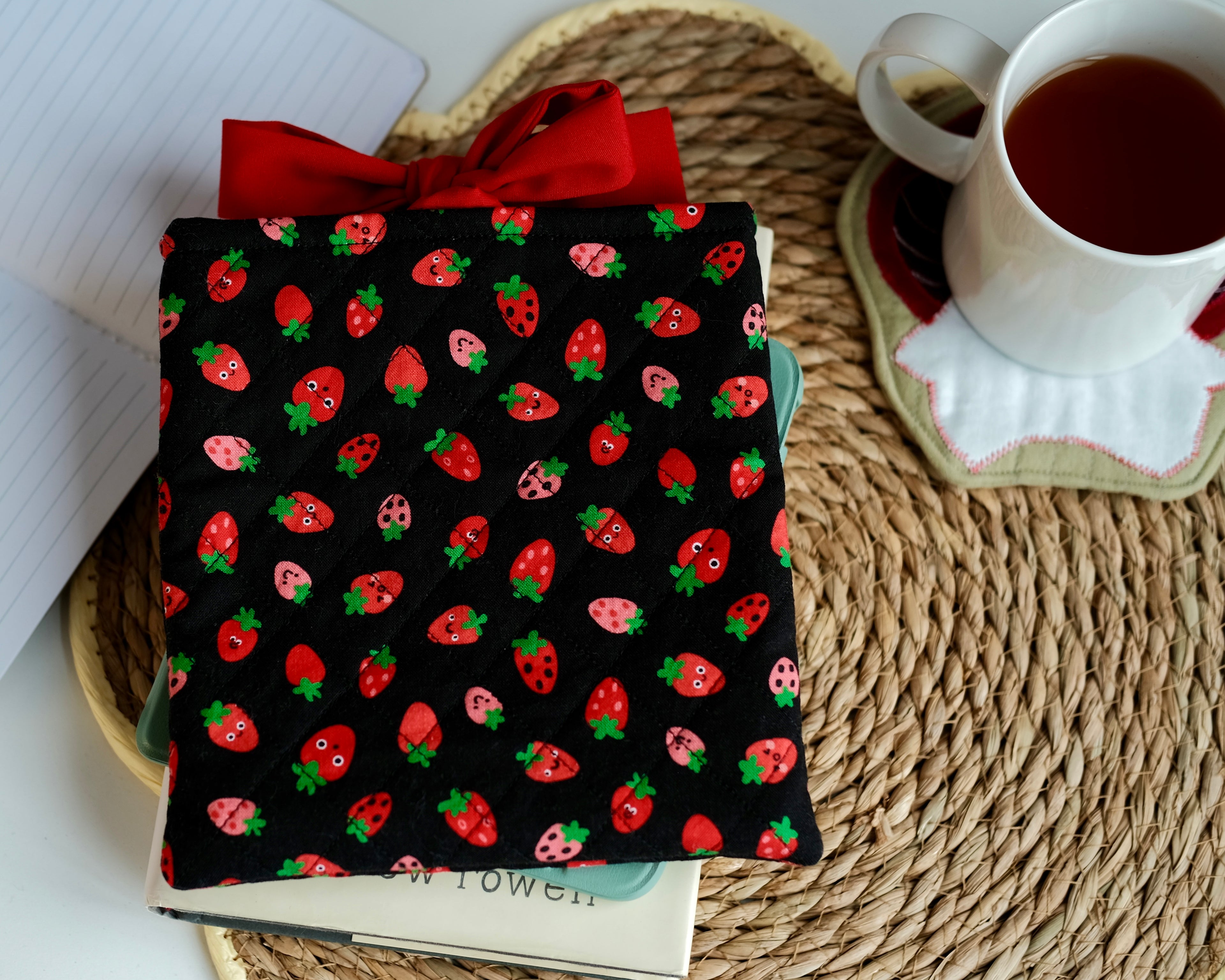 Strawberries e-reader sleeve (Kobo Libra Colour)