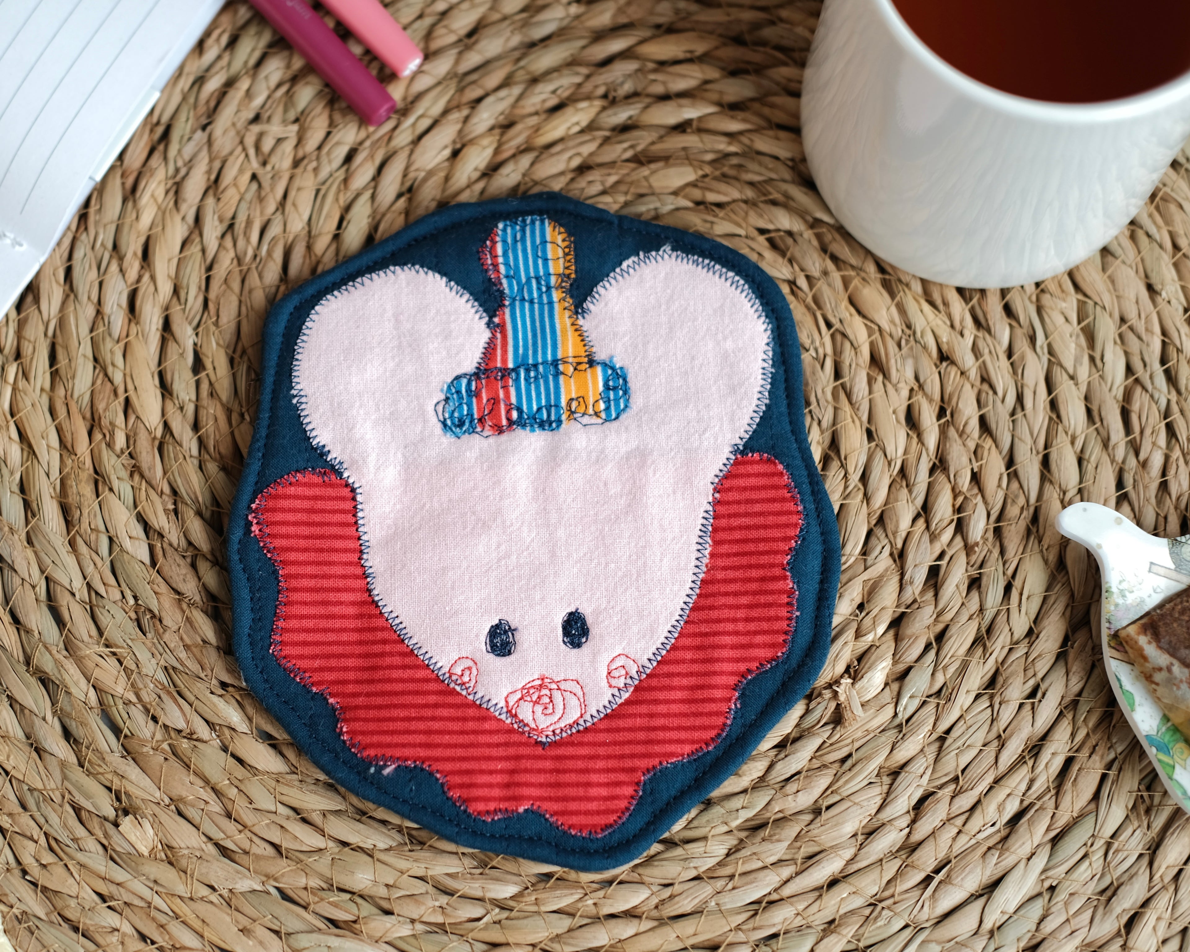Sous-verre Clownimal Timmy la souris sur fond bleu marin