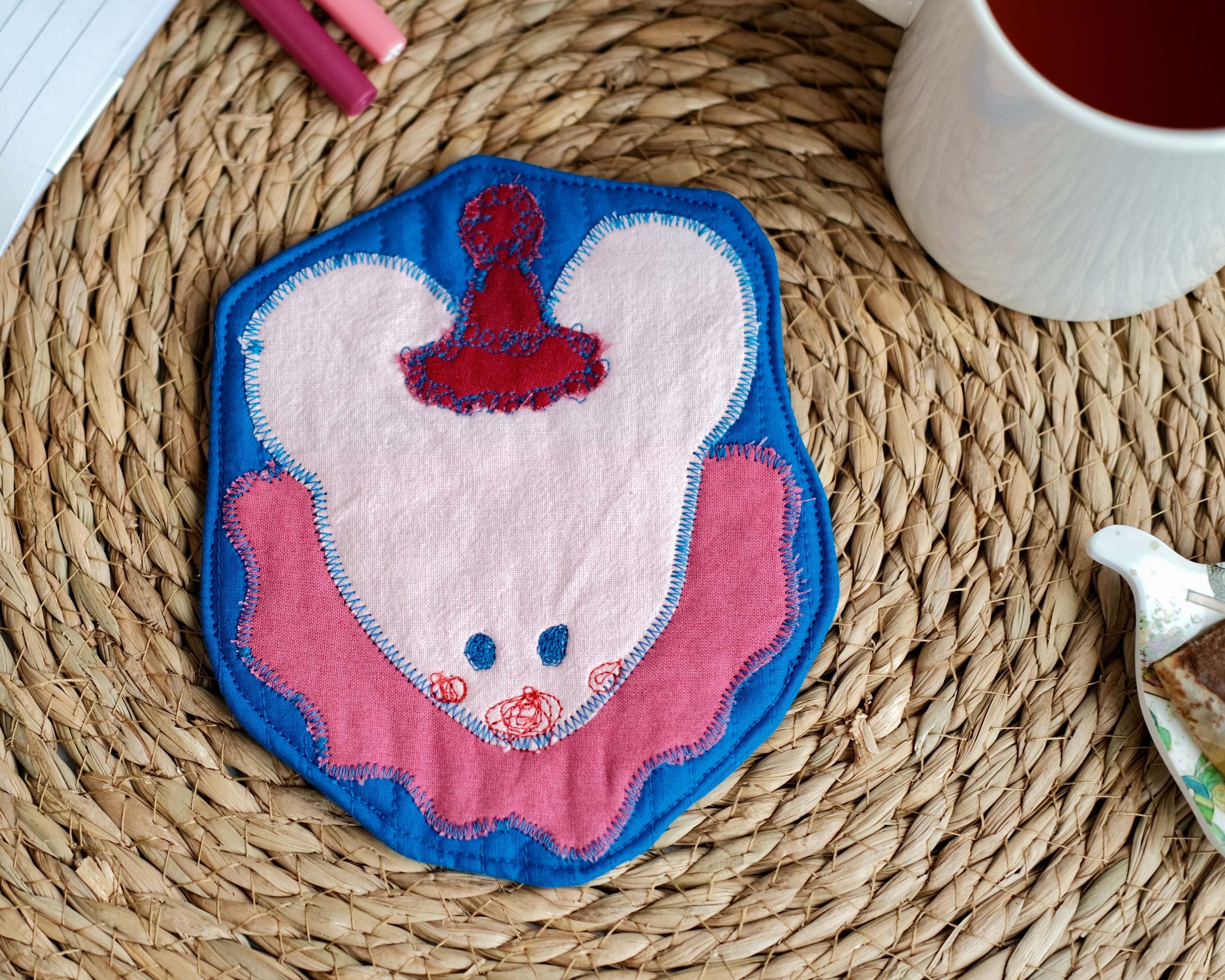 Sous-verre Clownimal Timmy la souris sur fond bleu
