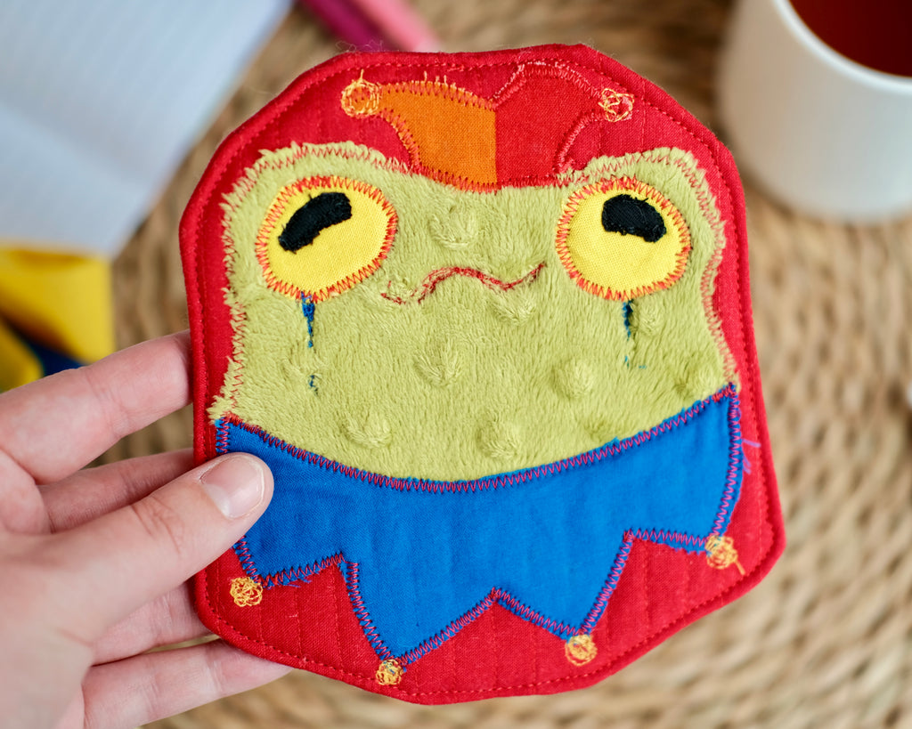 Sous-verre Clownimal Lucille la grenouille sur fond rouge