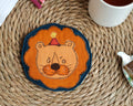 Sous-verre Clownimal Balthazar le lion sur fond bleu marin