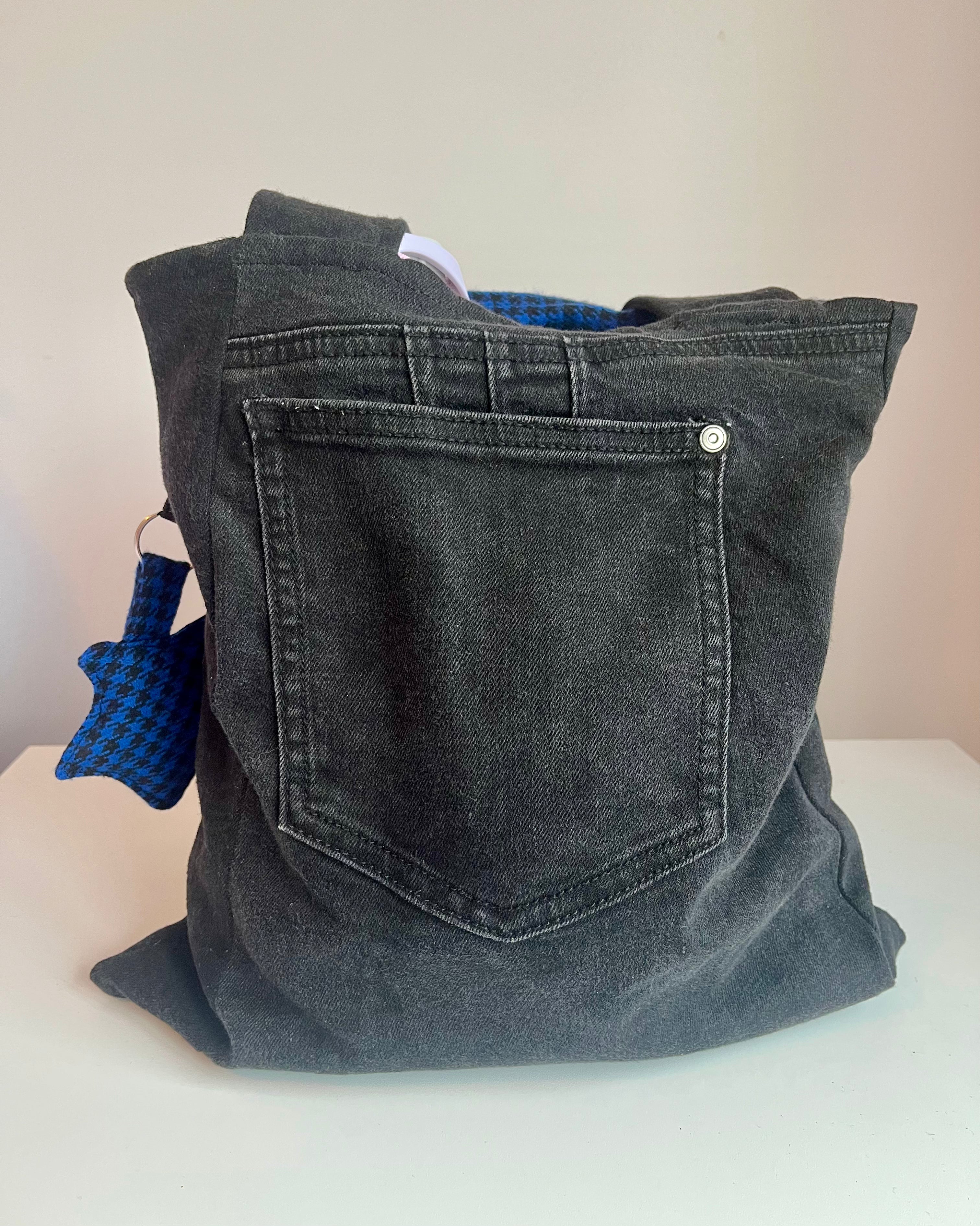 Sac à main upcyclé denim noir + breloque étoile bleue