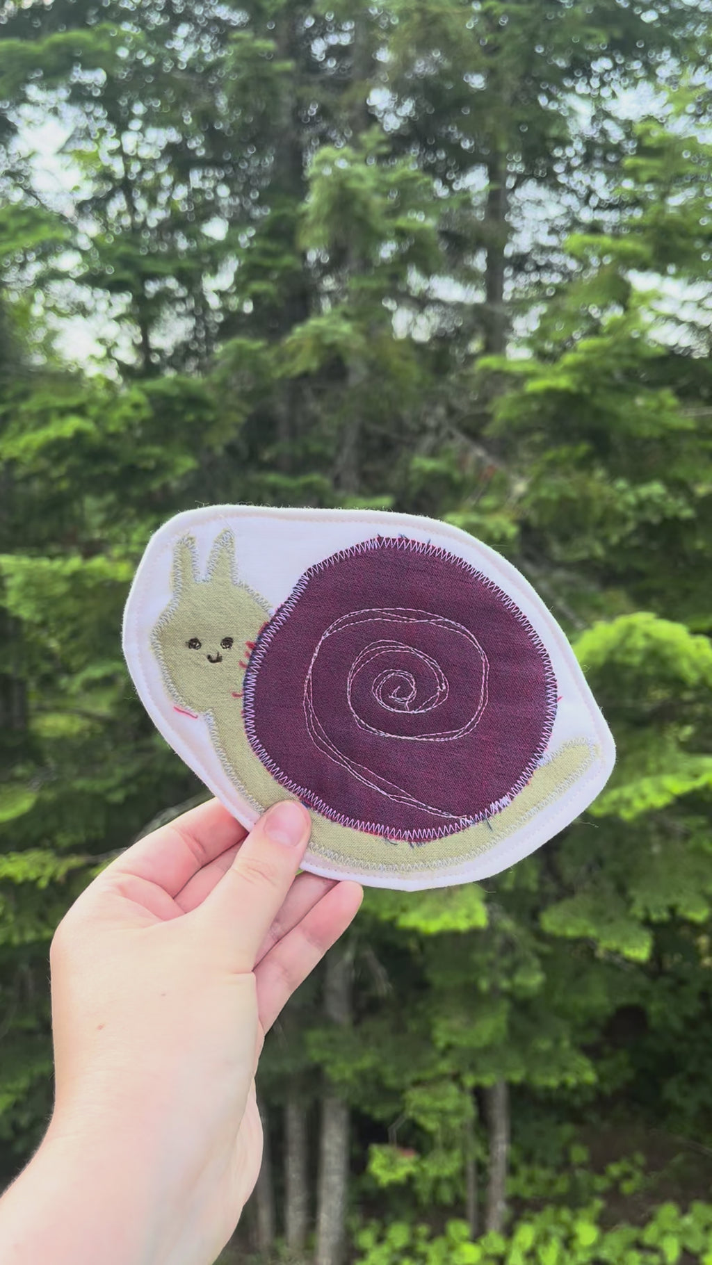 Sous-verre de la forêt Suzanne l’escargot sur fond blanc